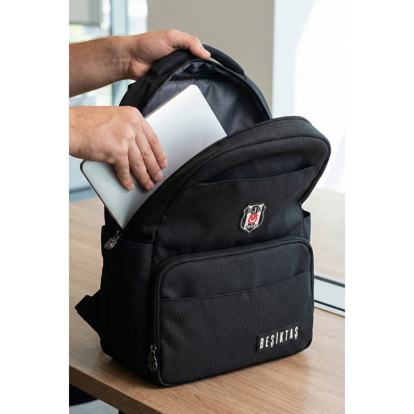 Beşiktaş Lisanslı 3 Bölmeli taylı Logo DeSiyah Orijinal Sırt çantası